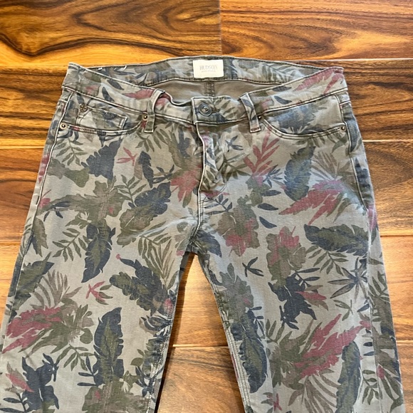 Hudson skinny tropical print olive green jeans, size 28 - Picture 3 of 11